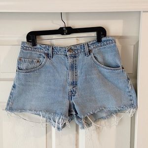 Levi’s | Vintage 560 Loose Fit Cutoff Shorts
